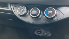 Toyota Yaris 1.5 VVT-i Icon 5dr Petrol Hatchback